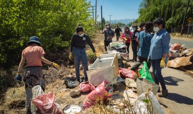 Retiran 700 kilos de residuos desde los alrededores del humedal urbano “Ayüwün” de Linares