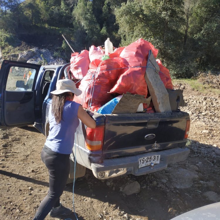 Más de 85 sacos de basura retiraron desde el Santuario Achibueno el Grupo Trekkeros Linares