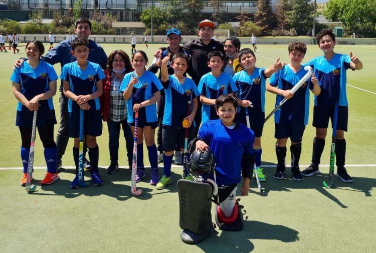 Linares brilla en el hockey sub-12 y obtiene el tercer lugar en Campeonato Regional realizado en Santiago