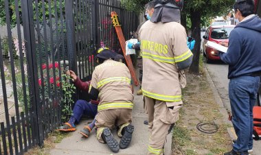 Anciano de 90 años sufre grave caída debido al mal estado de veredas en el sector oriente de Linares
