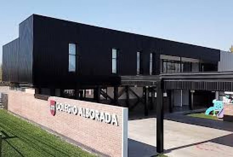 Brote de variante Ómicron de Covid-19 obliga a suspender por una semana clases presenciales en el Colegio Alborada de Linares
