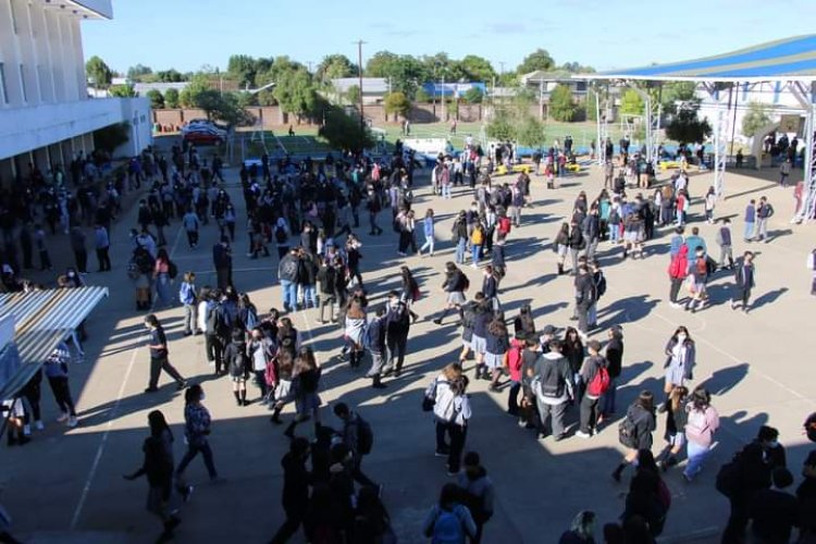 Liceo Valentín Letelier suspende clases presenciales por oleada de casos Covid-19