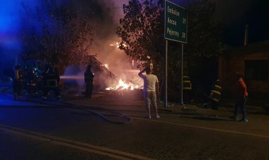 Linares: adulto mayor de 85 años fallece calcinado tras incendio de su vivienda camino a San Antonio