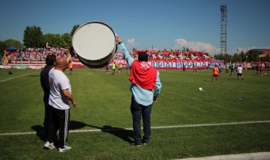 Barra Lujuria Albirroja decide no recibir bombo adquirido por la Municipalidad de Linares