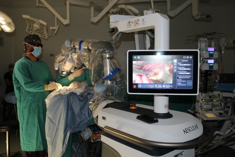 HRT cuenta con el primer microscopio neuroquirúrgico digital 3D de Latinoamérica