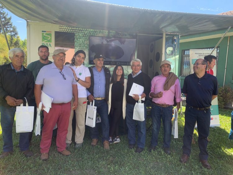 INIA Raihuén presenta nuevo boletín de berries durante exitoso Día de Campo