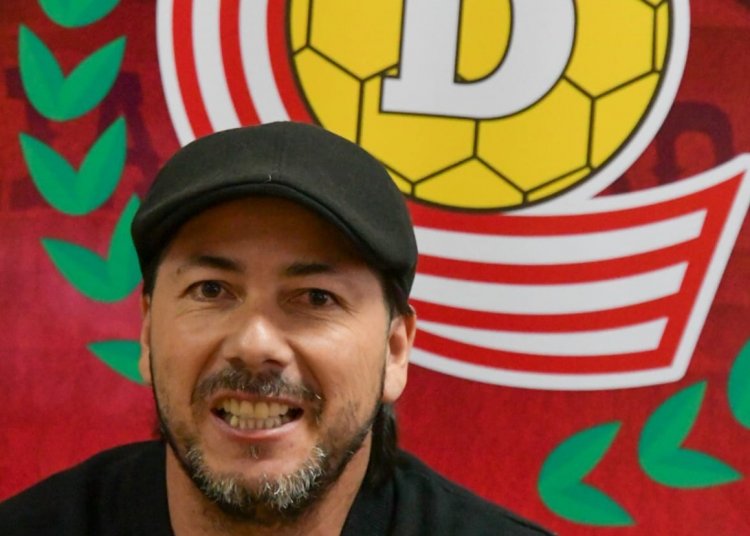 Medios nacionales dan amplia cobertura a la llegada de Jaime Valdés como nuevo gerente técnico y líder de la SADP "Depo Albirrojo"