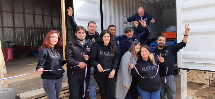 San Javier: jóvenes de cooperativa campesina inauguraron maquinaria para elaboración de alimentos para aves