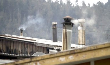 Seremi del Medio Ambiente refuerza llamado a no emitir humos visibles desde las viviendas