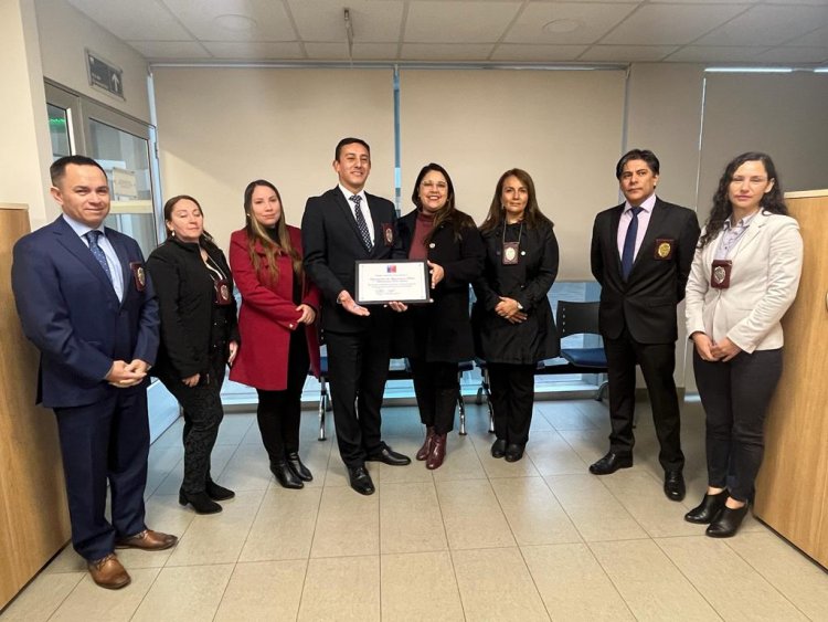 Delegada Priscila González entregó reconocimiento al Departamento de Migraciones y Policía Internacional de la PDI Linares