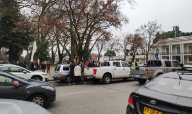 (VIDEO) Prisión preventiva para dos de los tres detenidos por la PDI tras balacera en la Plaza de Armas de Linares