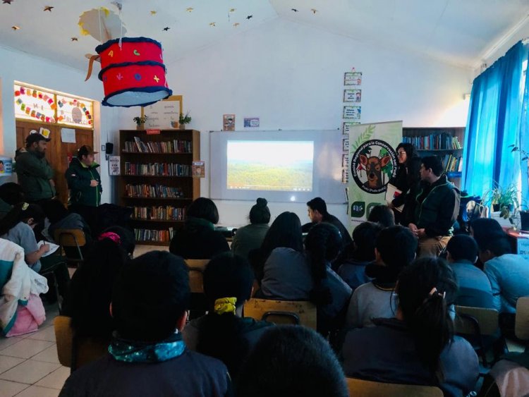 Realizan charla de educacional ambiental sobre los atributos naturales de Los Laureles en Longaví