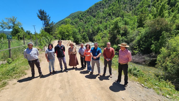 Valle del Achibueno de Linares: SEREMI del MOP visitó Los Hualles donde avanzan proyectos de agua potable y reparación de la ruta L-45
