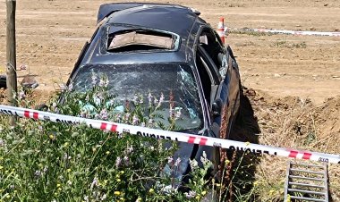 Joven de 19 años muerte tras volcamiento vehicular en Linares