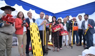 Gobernadora Regional entregó kits de emergencia para prevenir incendios forestales
