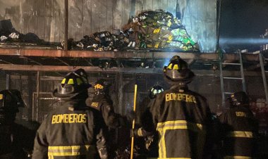 Bomberos no descarta falla eléctrica en incendio que afectó bodega y dos casas en el sector nor-oriente de Linares