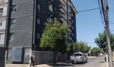 (VIDEO) Exclusivo: delincuentes asaltan a mano armada a joven profesional en el centro de Linares