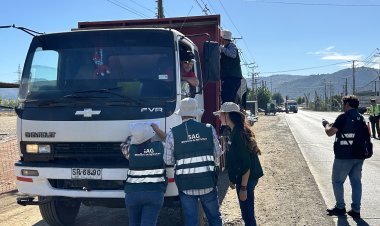 Autoridades supervisan transporte de uva en fiscalización carretera