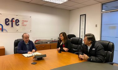 (VIDEO) Senadora Vodanovic y Senador Castro se reunieron con presidente de EFE para que Metrotren Regional del Maule llegue hasta Parral
