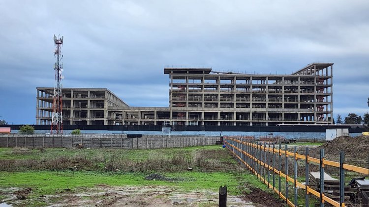 Astaldi S.A. demanda al Estado y se complican las obras de construcción del mega hospital de Linares