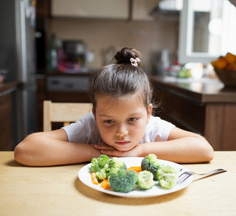 Deficiencias nutricionales en estudiantes chilenos: la necesidad de aumentar el consumo de agua y verduras