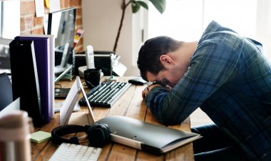 Fatiga laboral: estudio evidencia agotamiento en trabajadores de la salud, seguridad y educación