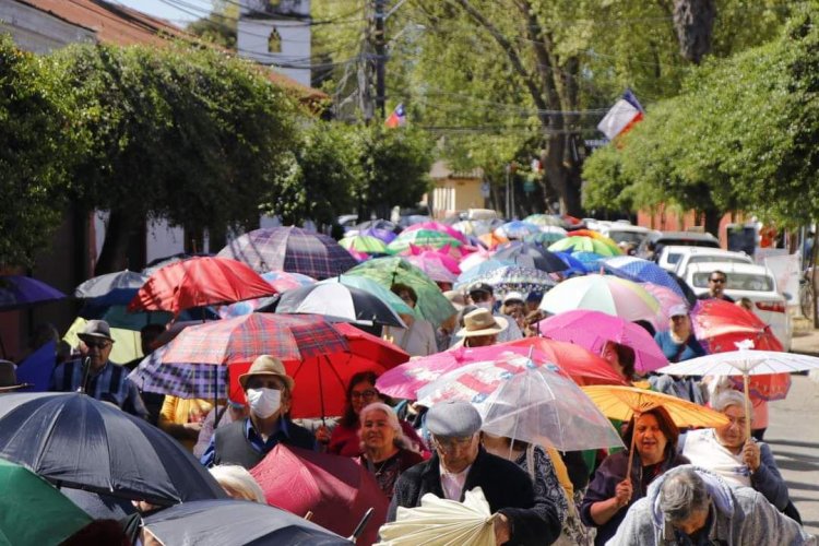 Con caminata de paraguas de colores se celebrará mes de personas mayores en el Maule