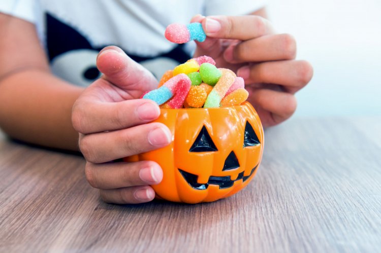 Especialista explica cómo cuidar la salud bucal durante Halloween