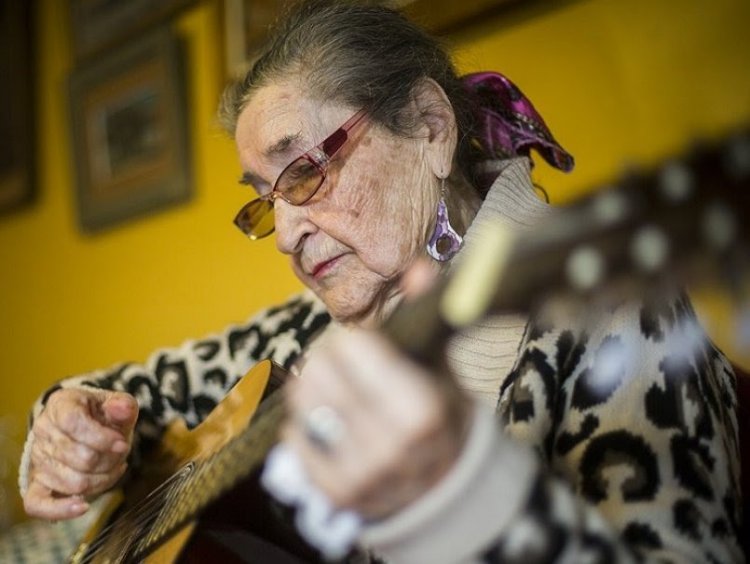 El legado de Margot Loyola en la PUCV: Estudiantes de pregrado aprenden danzas tradicionales de Chile