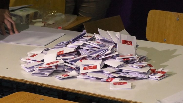 Elecciones Chile 2025: experto advierte sobre populismo, resignación ciudadana y un electorado acostumbrado a la mediocridad