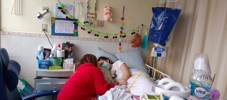 Sofía Martínez Parra cumplió 6 meses internada en el hospital base de Linares a la espera de recuperarse de sus complejas patologías e intensos dolores