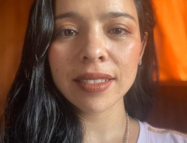 Carla Alegría Vásquez: El zumbido de la abeja