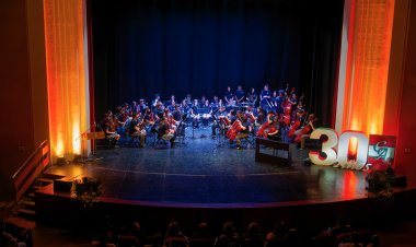 Exitoso encuentro comunal de orquestas juveniles en el Teatro Municipal de Linares