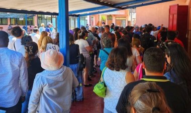 (VIDEO) Linares: disculpas públicas entre las partes pone fin a incidente entre vocal de mesa y un elector en la Escuela “Salomón Salmán”