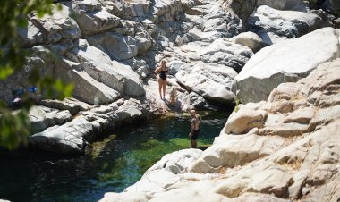 Oficial: no habrá cierre para acceder a las piscinas naturales del embalse Ancoa de Linares