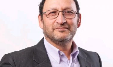 Ex concejal Carlos Castro acusa estrategia dilatoria del alcalde Meza tras recurso al Tribunal Constitucional