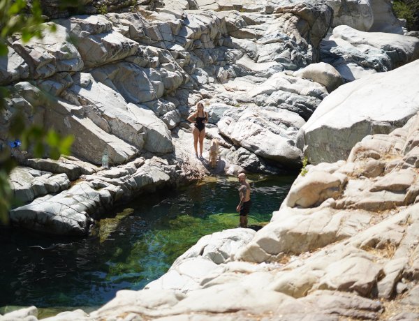 Oficial: no habrá cierre para acceder a las piscinas naturales del embalse Ancoa de Linares