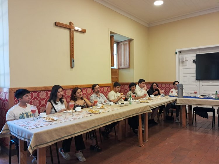 Fundación Educacional del Obispado de Linares se reunió con estudiantes becados