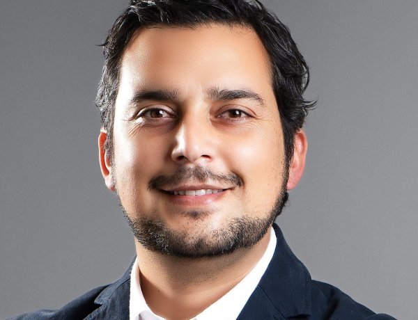 Cuestionan a concejal fiscalizador Ángel Carter por percibir doble sueldo