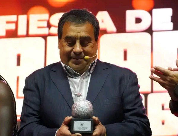 Municipio de Villa Alegre evalúa denuncia contra Dino Gordillo por besar a una menor en escenario