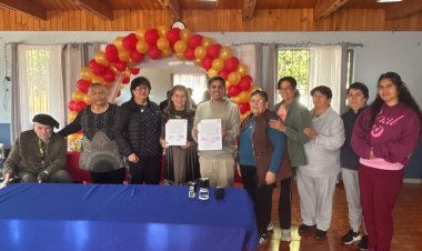 Linares: junta de vecinos Villa Pablo Neruda e Instituto Javiera Carrera firman convenio de colaboración