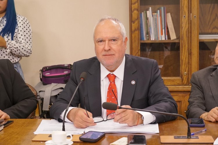 Diputado Menchaca celebra aprobación de proyecto que crea tipo especial de robo de productos, insumos o maquinaria agrícola