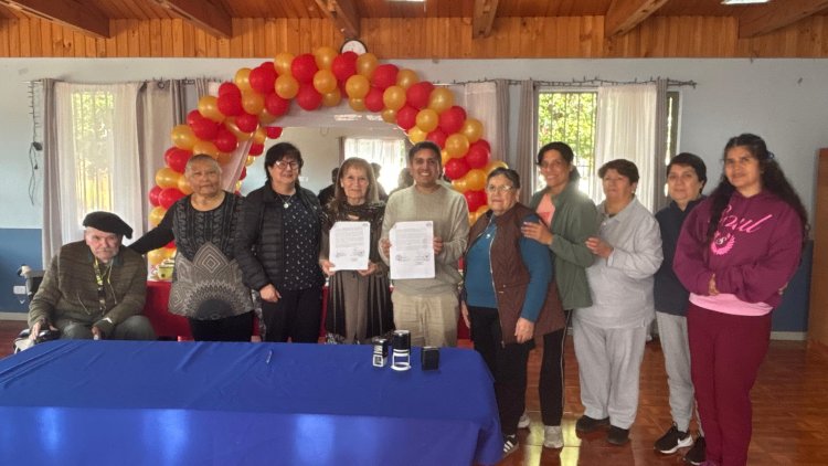 Linares: junta de vecinos Villa Pablo Neruda e Instituto Javiera Carrera firman convenio de colaboración