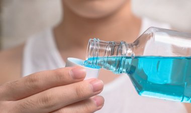 Enjuagues bucales: riesgos de usarlos permanentemente