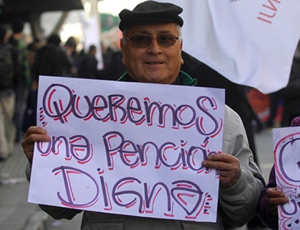 Pensiones de las Fuerzas Armadas y de Orden son 3 veces superiores a las que pagan las AFP y Compañías de Seguro