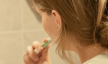Vacaciones de invierno: advierten aumento del riesgo de caries y llaman a reforzar hábitos en niños