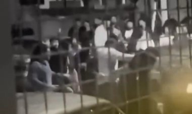 (IMÁGENES SENSIBLES) Joven se mantiene hospitalizado grave tras riña frente a céntrico pub linarense