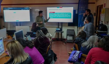 Docentes del SLEP Maule Costa fortalecen uso de Inteligencia Artificial y herramientas digitales mediante trabajo colaborativo