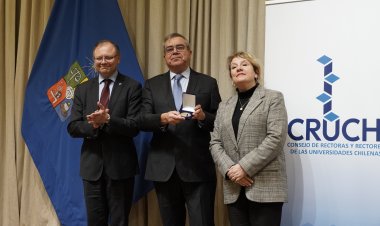 Exrector UTalca es distinguido por su trayectoria en la educación superior chilena