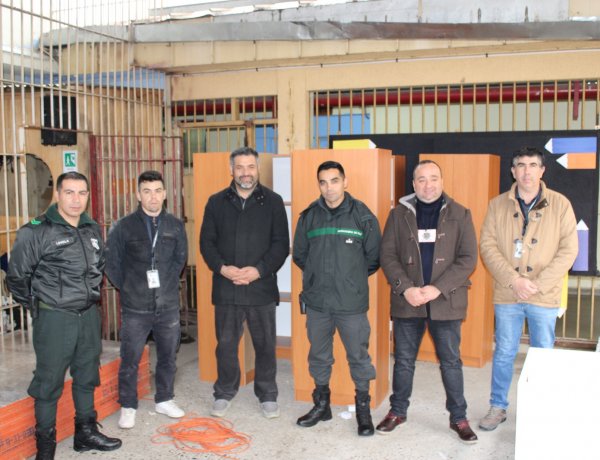 Alumnos en contexto de encierro construyen mobiliario para establecimientos del SLEP Maule Costa
